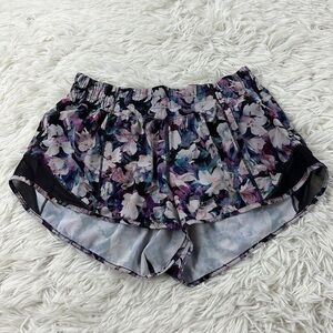 Lululemon Hotty Hot Short II *2.5" Utopia Multi / Deep Phantom